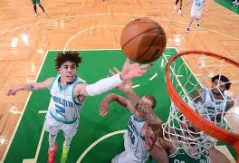 荷甲冲刺阶段走向成谜，夏洛特黄蜂绝杀压哨，质疑声仍在，更衣室氛围转暖的简单介绍