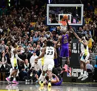 荷甲冲刺阶段走向成谜，夏洛特黄蜂绝杀压哨，质疑声仍在，更衣室氛围转暖的简单介绍