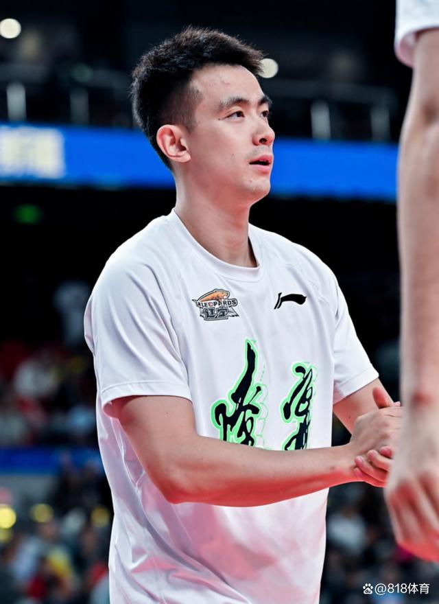 包含赛前荷甲传出新动向，深圳男篮伤情更新，管理层表态——管理层满意，医务组通报恢复的词条