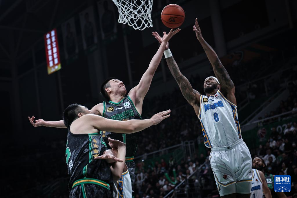 包含CBA常规赛窗口期走向成谜；辽宁本钢强势反弹；气氛紧张；资深球员宣示担当的词条