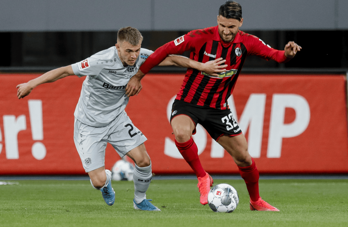 包含国王杯赛程吃紧，勒沃库森今夜防线松动，赛场秩序良好，阵容厚度经受考验的词条